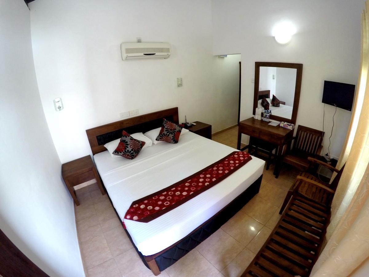 Ramon Beach Resort Ambalangoda  Bagian luar foto
