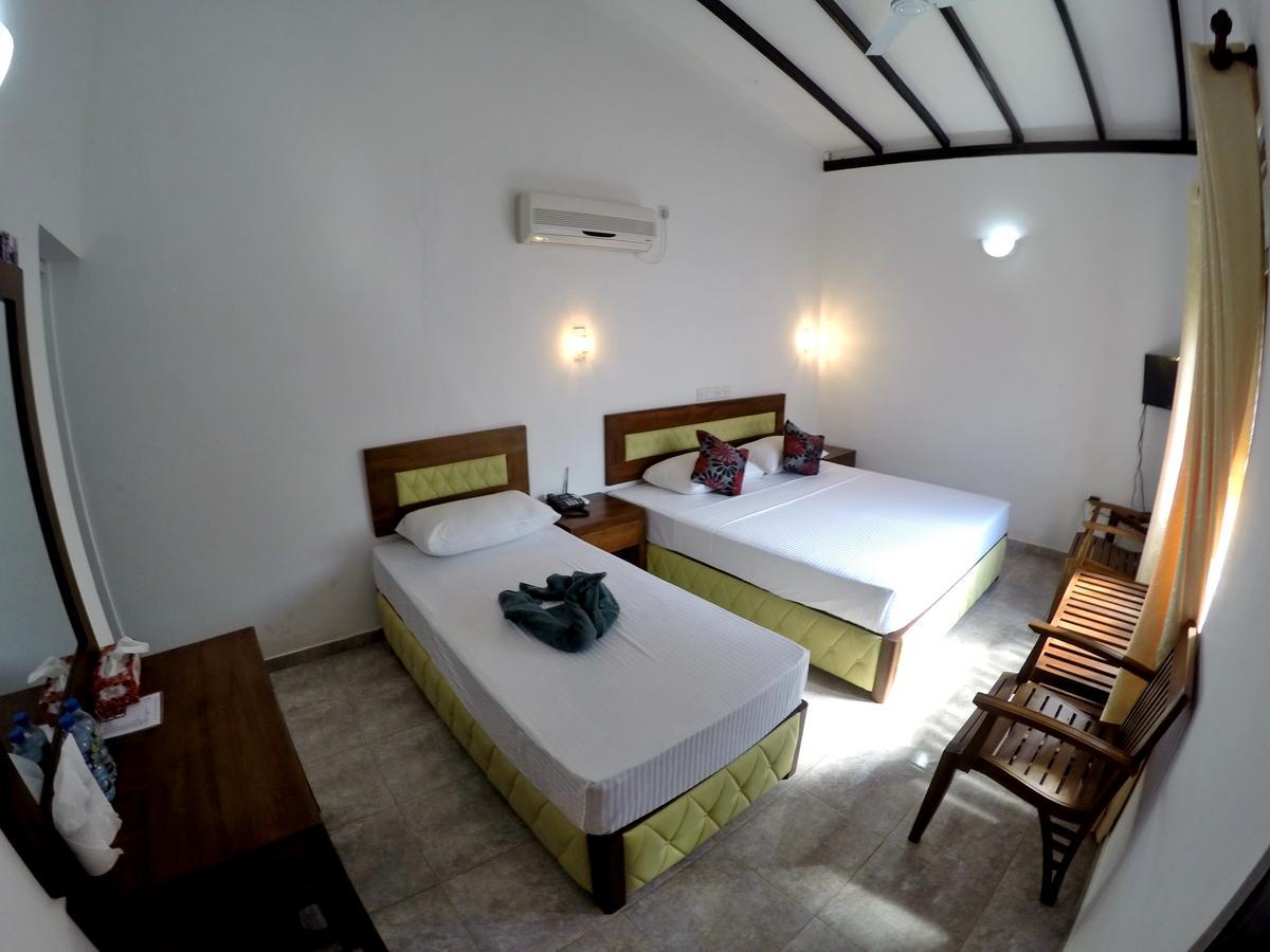 Ramon Beach Resort Ambalangoda  Bagian luar foto