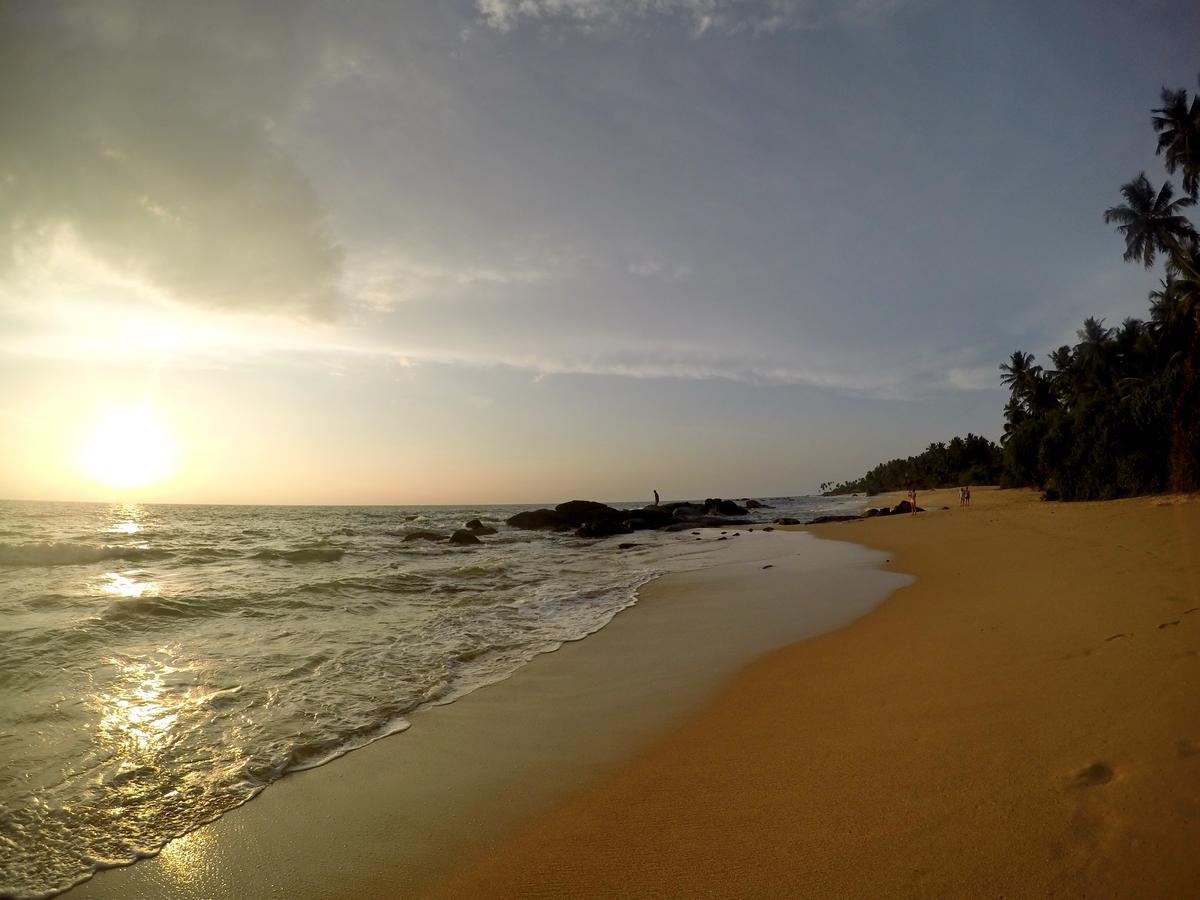 Ramon Beach Resort Ambalangoda  Bagian luar foto