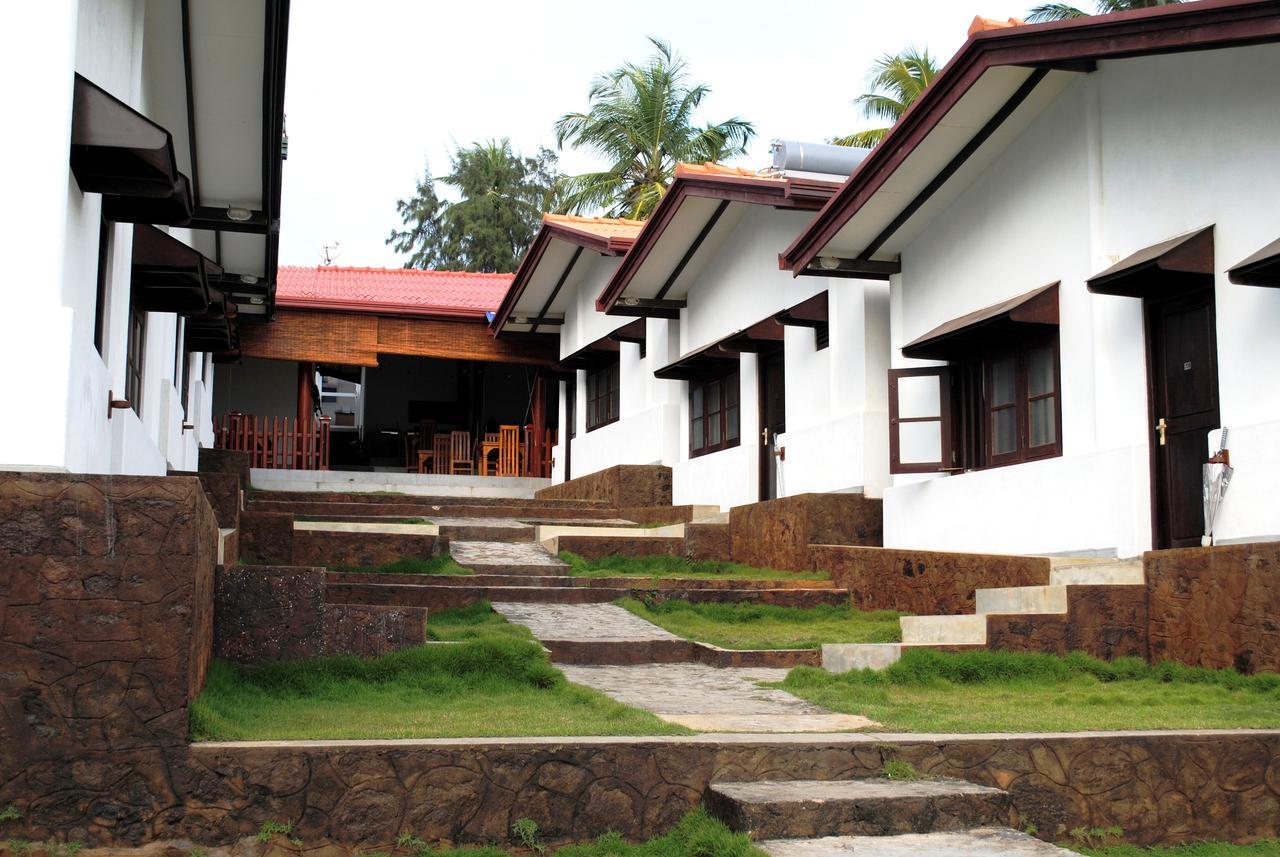 Ramon Beach Resort Ambalangoda  Bagian luar foto