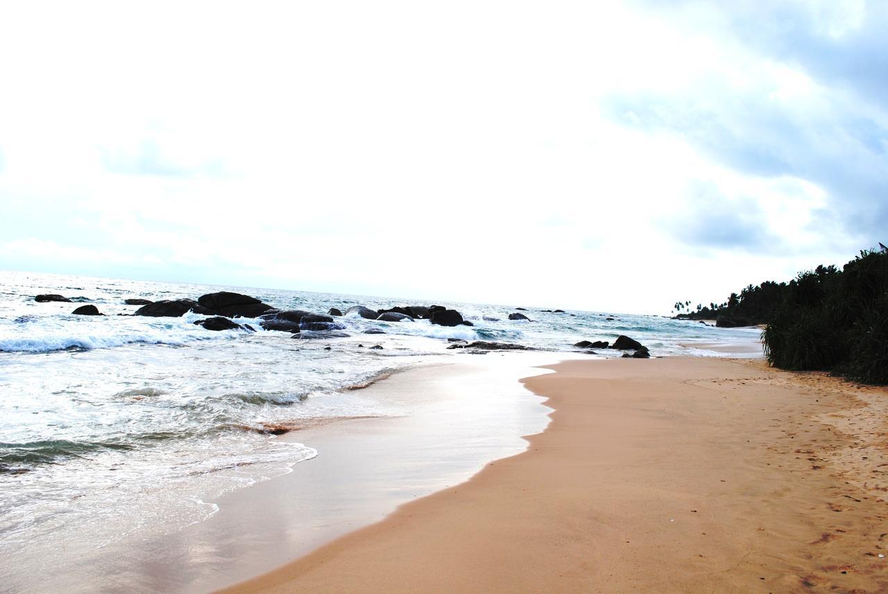 Ramon Beach Resort Ambalangoda  Bagian luar foto