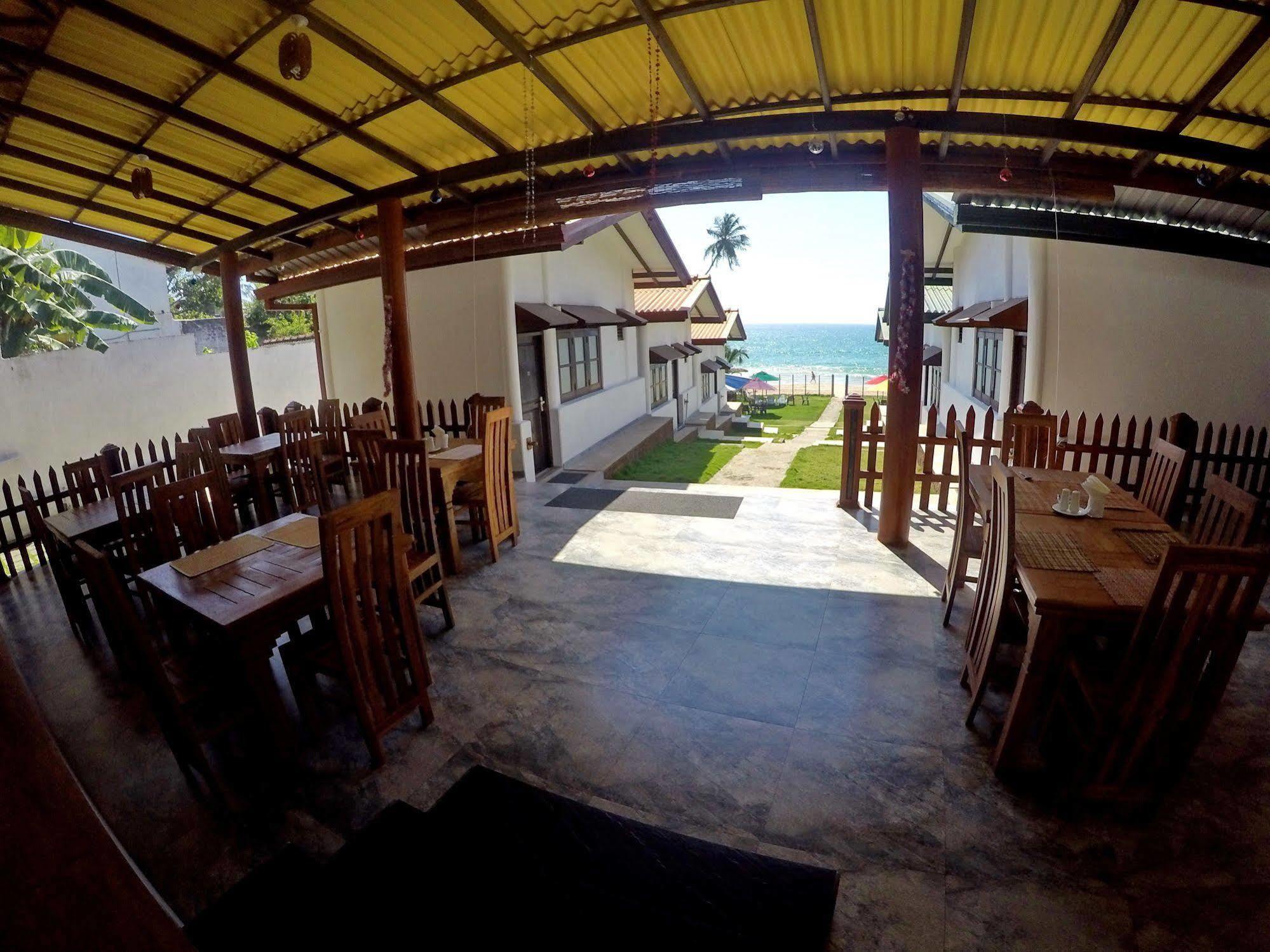 Ramon Beach Resort Ambalangoda  Bagian luar foto