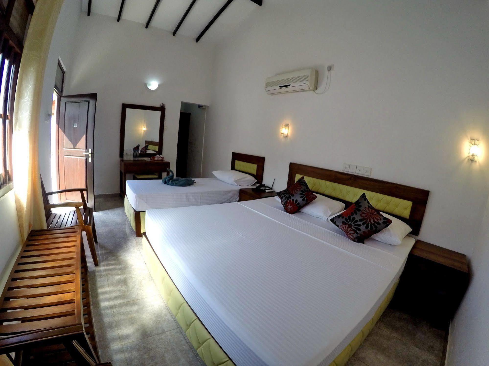 Ramon Beach Resort Ambalangoda  Bagian luar foto