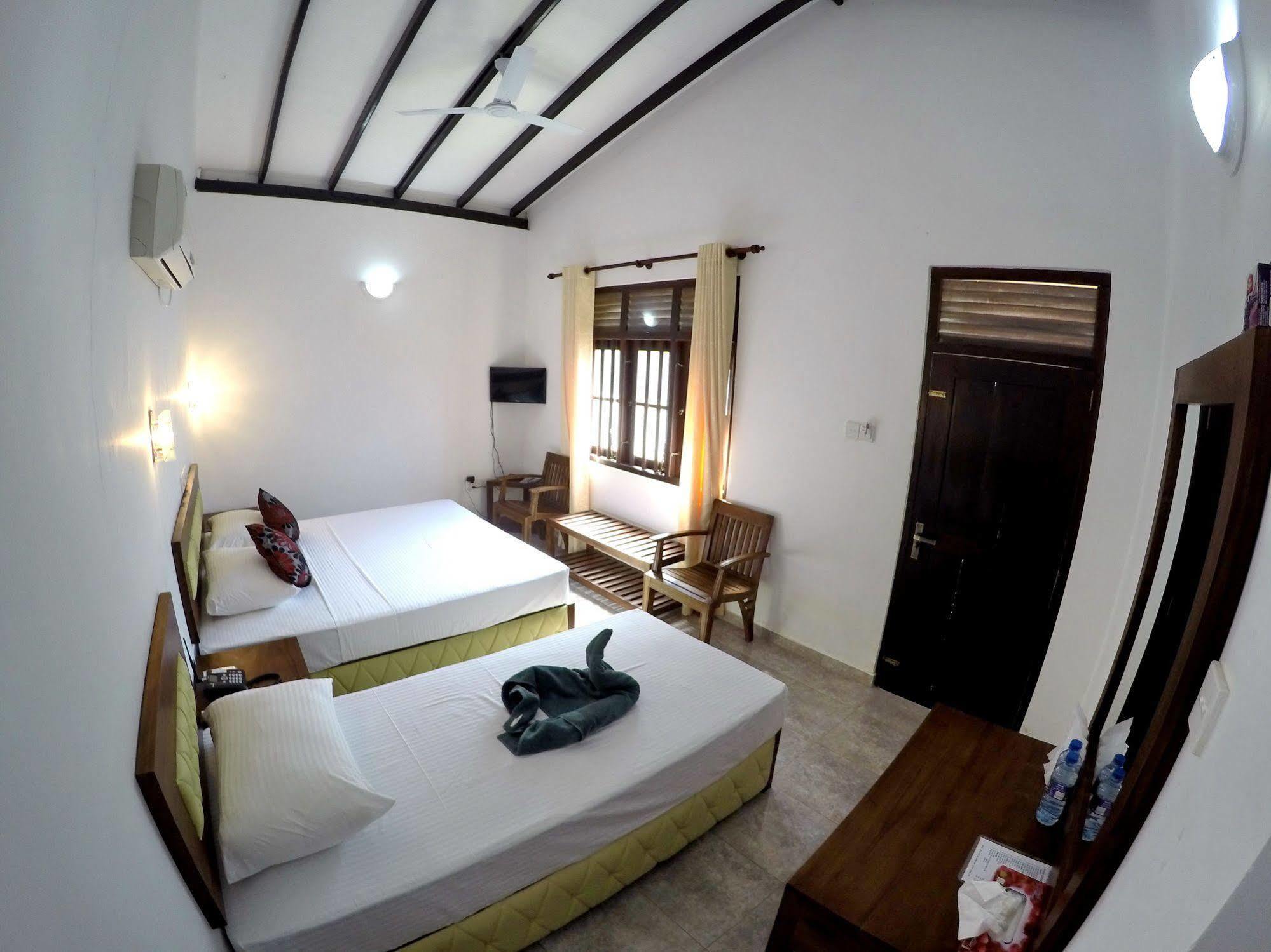Ramon Beach Resort Ambalangoda  Bagian luar foto