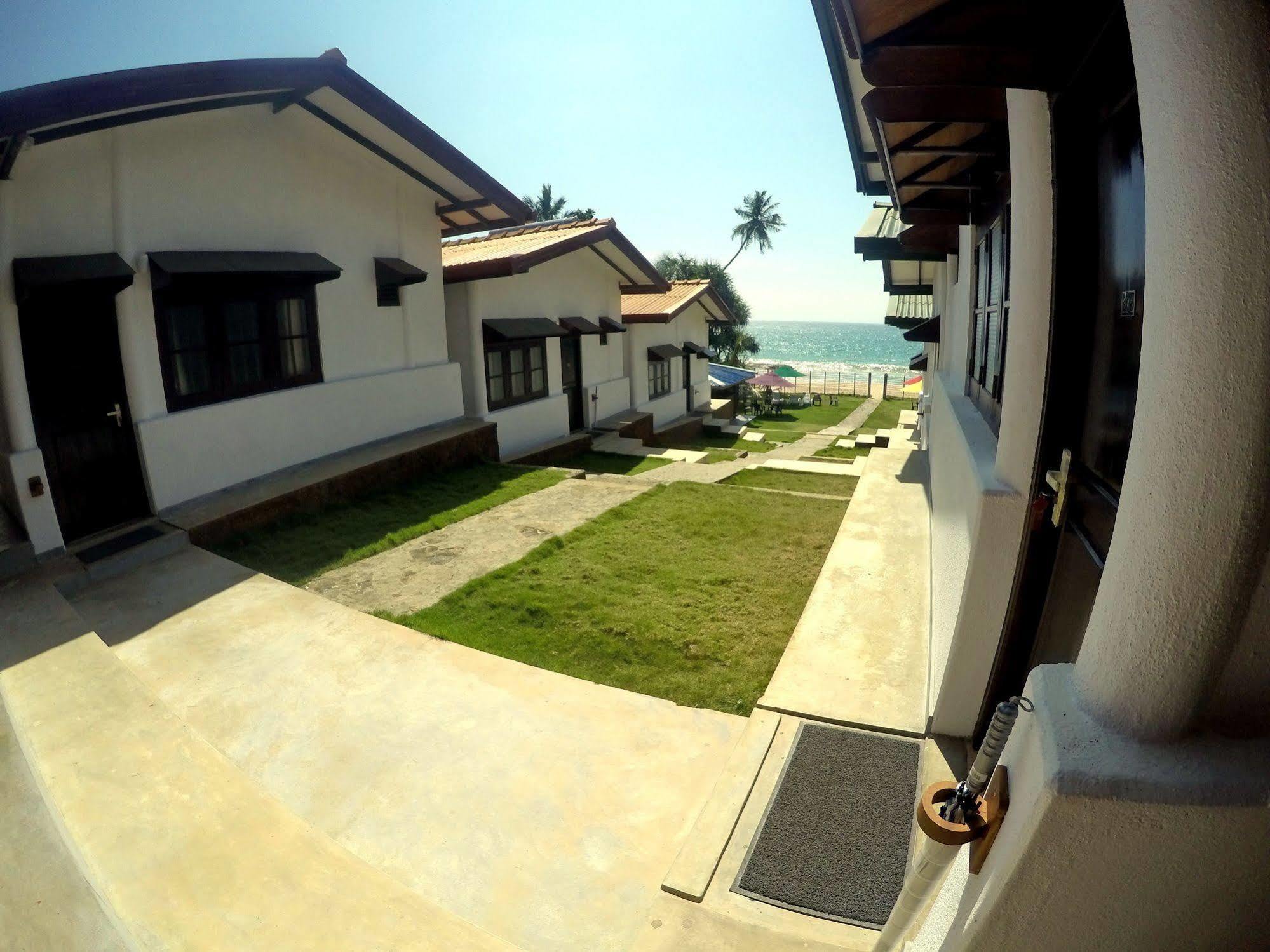 Ramon Beach Resort Ambalangoda  Bagian luar foto