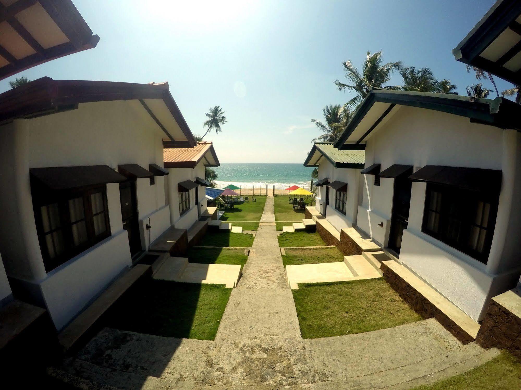 Ramon Beach Resort Ambalangoda  Bagian luar foto